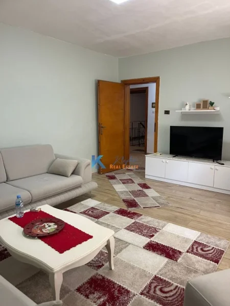 Tirane, shitet apartament Kati 4, 75 m² 152.000 € (Myslym Shyr, afer Drejtorise se Policise)