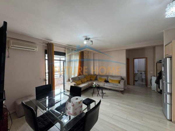 Tirane, jepet me qera apartament 1+1 Kati 7, 70 m² 429 € (Unaza e Re)