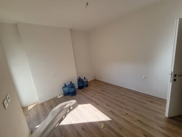 Tirane, jepet me qera apartament 1+1+Aneks+Ballkon Kati 10, 75 m² 450 € (Tirana Golden Park)