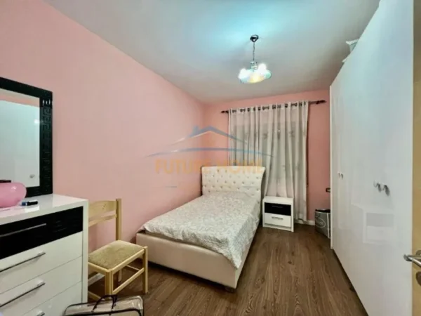 Tirane, jepet me qera apartament 3+1 Kati 4, 104 m² 500 € (Selite)