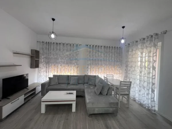 Tirane, jepet me qera apartament 2+1 Kati 5, 93 m² 450 € (Ali Dem)