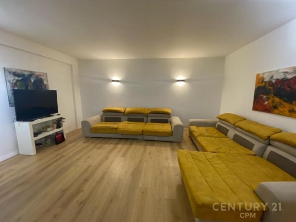 Tirane, jepet me qera apartament 2+1+Ballkon Kati 1, 140 m² 800 € (PRANE KOPSHTIT BOTANIK)