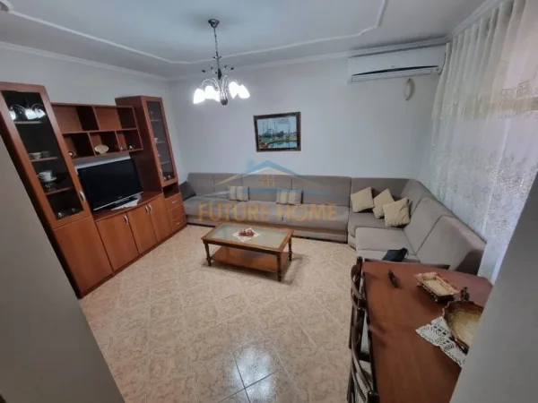Tirane, jepet me qera apartament 2+1 Kati 3, 74 m² 500 € (Xhalliku Tiran)