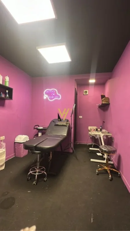 Tirane, jepet me qera zyre Kati 1, 25 m² 700 € (RRUGA E KAVAJES)