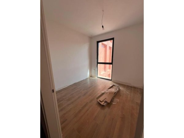 Tirane, shitet apartament 1+1 Kati 3, 80 m² (Rruga e Kavajes)