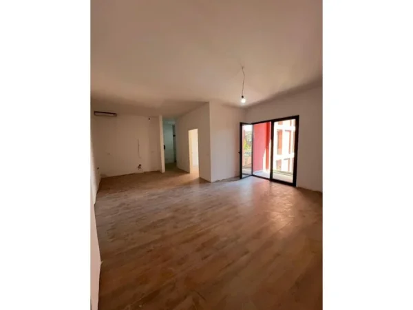 Tirane, shitet apartament 1+1 Kati 3, 80 m² (Rruga e Kavajes)