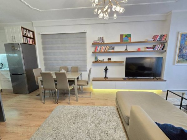 Tirane, jap me qera apartament 1+1 Kati 4, 80 m² 900 € (Shallvaret)