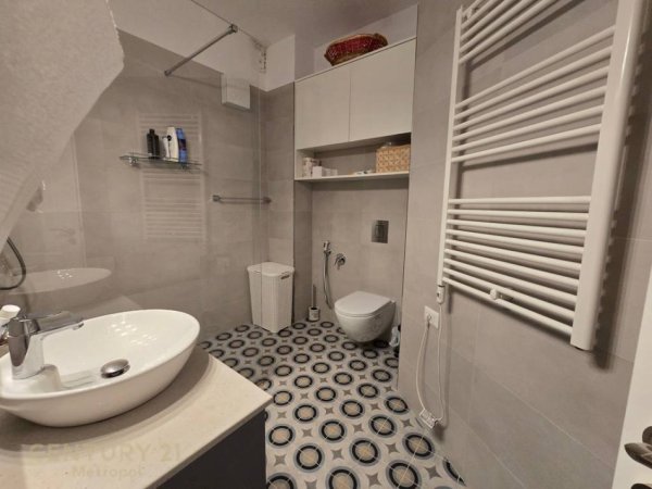 Tirane, jap me qera apartament 1+1 Kati 4, 80 m² 900 € (Shallvaret)