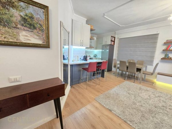 Tirane, jap me qera apartament 1+1 Kati 4, 80 m² 900 € (Shallvaret)