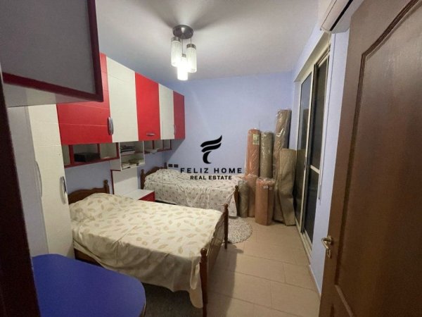 Tirane, jepet me qera apartament 3+1+Ballkon Kati 5, 120 m² 750 € (ALI DEMI)
