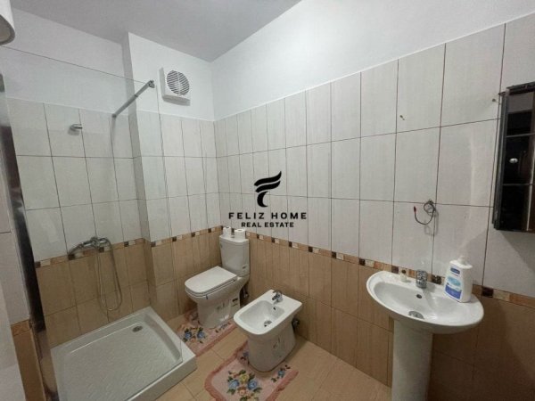 Tirane, jepet me qera apartament 3+1+Ballkon Kati 5, 120 m² 750 € (ALI DEMI)