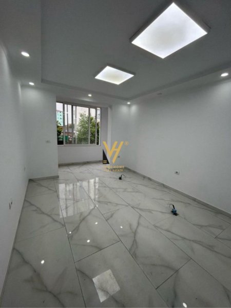 Tirane, jepet me qera ambjent biznesi Kati 2, 48 m² 1.100 € (FARMACIA 10)