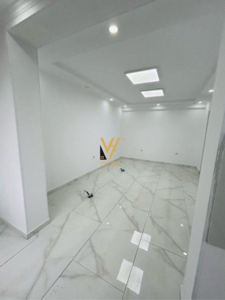 Tirane, jepet me qera ambjent biznesi Kati 2, 48 m² 1.100 € (FARMACIA 10)