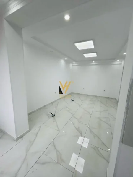 Tirane, jepet me qera ambjent biznesi Kati 2, 48 m² 1.100 € (FARMACIA 10)