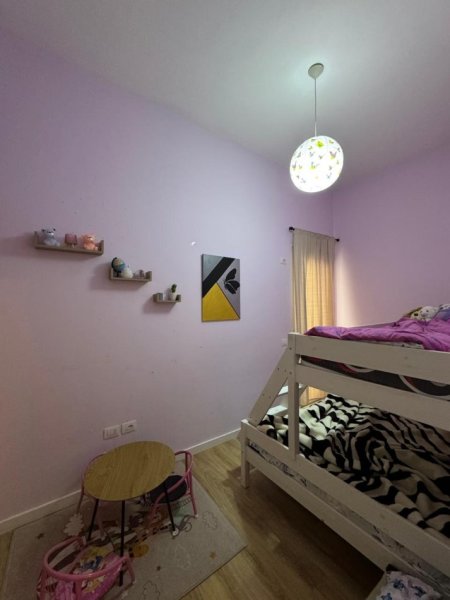 Tirane, jepet me qera apartament 2+1+Ballkon Kati 2, 87 m² 400 € (Fresk)