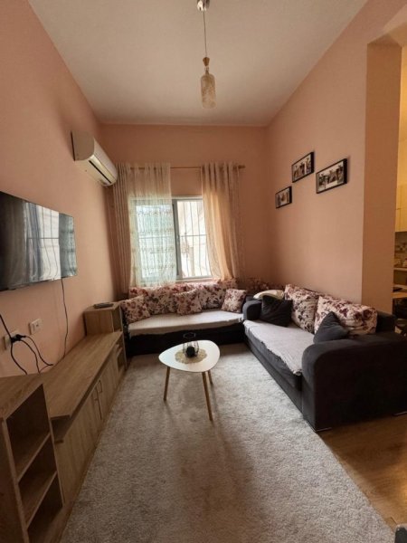 Tirane, jepet me qera apartament 2+1+Ballkon Kati 2, 87 m² 400 € (Fresk)