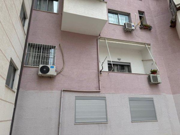 Tirane, jepet me qera apartament 2+1+Ballkon Kati 2, 87 m² 400 € (Fresk)