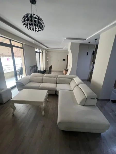 Tirane, shes apartament 2+1+Ballkon Kati 6, 113 m² 135.000 € (sokrat miho)