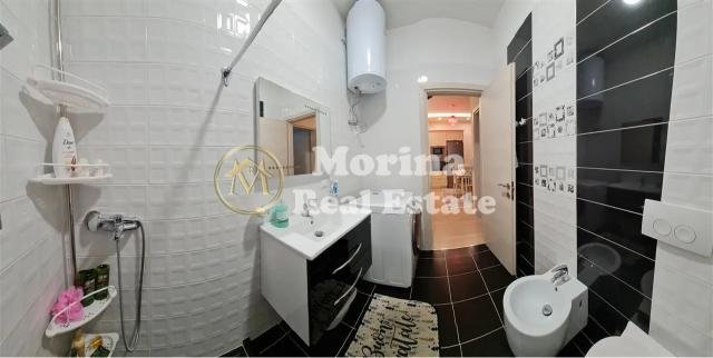 Tirane, jepet me qera apartament 1+1 Kati 7, 65 m² 650 € (Komuna e Parisit-Kika 2)