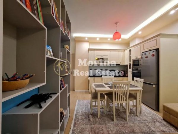 Tirane, jepet me qera apartament 1+1 Kati 7, 65 m² 650 € (Komuna e Parisit-Kika 2)