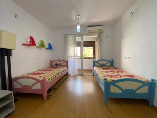 Tirane, jepet me qera apartament 2+1 Kati 4, 85 m² 400 € (ali demi)