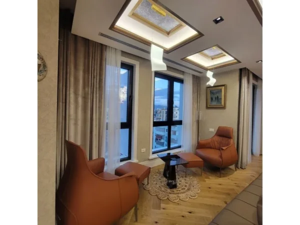 Tirane, shitet apartament+verande | Penthouse 5+1+Aneks+Ballkon Kati 1, 505 m² (SQUARE 21, rruga e Kavajes)