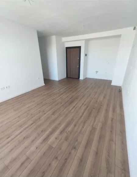 Tirane, shitet apartament 1+1+Ballkon Kati 4, 63 m² 83.000 € (aleksandr konda)