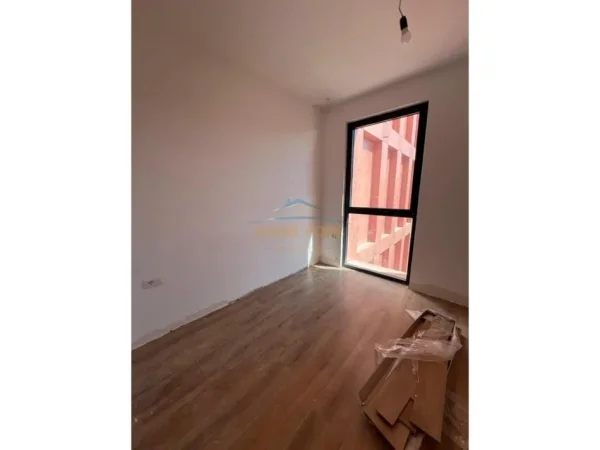 Tirane, shitet apartament 2+1+Ballkon Kati 4, 80 m² 224.000 € (Rruga e Kavajes)