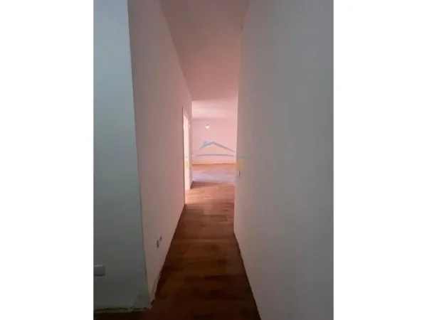 Tirane, shitet apartament 2+1+Ballkon Kati 4, 80 m² 224.000 € (Rruga e Kavajes)