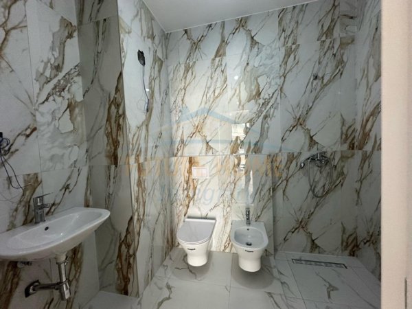 Shitet, Apartament 2+1+2, Kompleksi ASL 1, Tiranë.