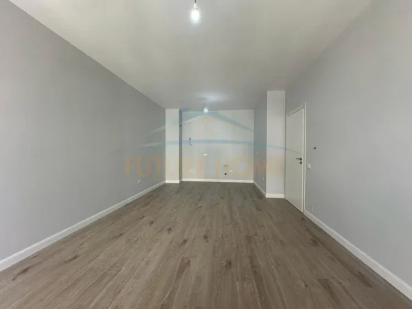 Shitet, Apartament 2+1+2, Kompleksi ASL 1, Tiranë.