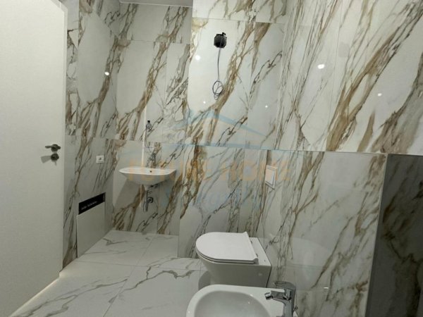 Shitet, Apartament 2+1+2, Kompleksi ASL 1, Tiranë.