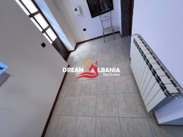 Tirane, jepet me qera Vile 5+1+Ballkon Kati 1, 710 m² 1.500 € (Tek Rruga e Elbasanit)