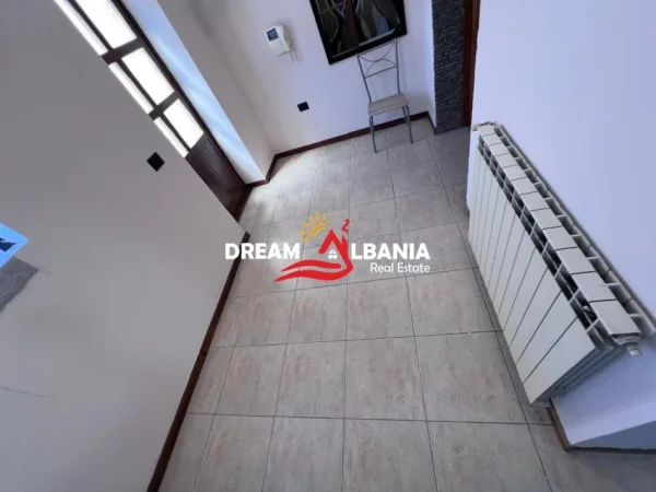 Tirane, jepet me qera Vile 5+1+Ballkon Kati 1, 710 m² 1.500 € (Tek Rruga e Elbasanit - ID 4251357)
