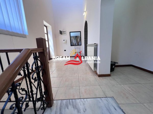 Tirane, jepet me qera Vile 5+1+Ballkon Kati 1, 710 m² 1.500 € (Tek Rruga e Elbasanit)
