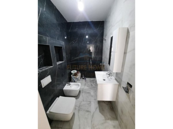 Tirane, jepet me qera apartament 2+1 Kati 2, 120 m² 600 € (Liqeni i That)