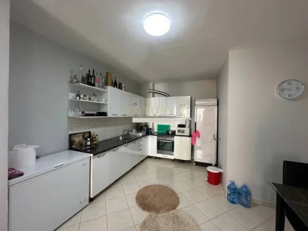 Tirane, shitet apartament 2+1 Kati 3, 98 m² 165.000 € (Mesapliku,Astir)