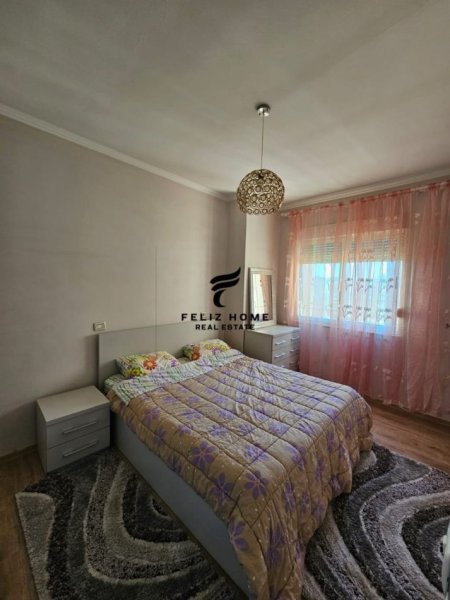 Tirane, jepet me qera apartament 2+1+Ballkon Kati 7, 70 m² 600 € (QENDER)