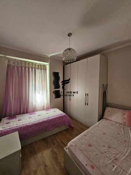 Tirane, jepet me qera apartament 2+1+Ballkon Kati 7, 70 m² 600 € (QENDER)