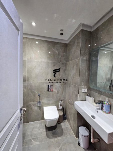 Tirane, jepet me qera apartament 2+1+Ballkon Kati 7, 70 m² 600 € (QENDER)