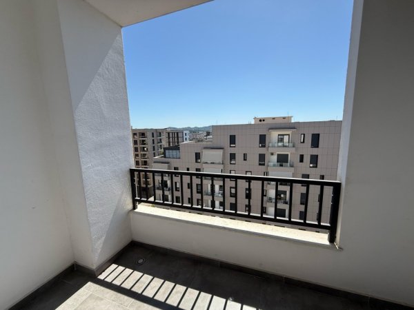 Tirane, jepet me qera apartament 1+1+Ballkon Kati 7, 420 m² 420 € (Porcelan Perball UET)