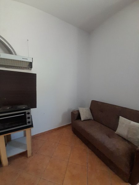 Tirane, jepet me qera Vile 1+1 Kati 1, 65 m² 350 € (Rruga Klodian Rrasha /Zogu i Zi)