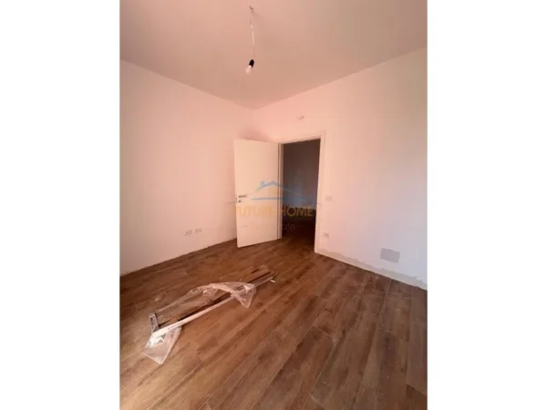 Shitje, Apartament 1+1,Galeria Roma , Rruga e Kavajes, Tirane !