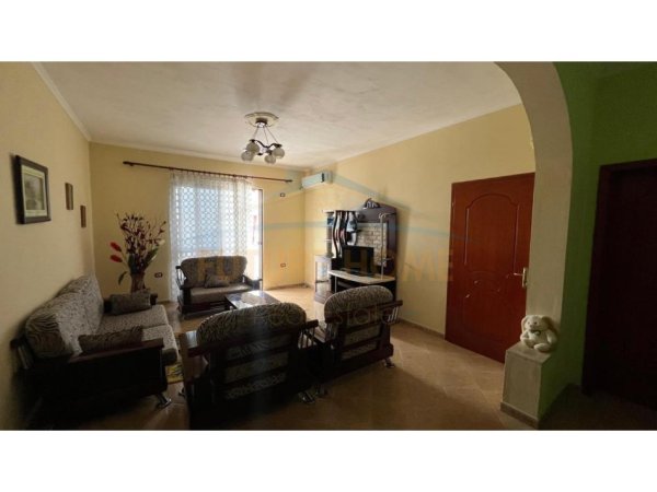 Tirane, jepet me qera apartament 2+1 Kati 2, 113 m² 500 € (Qytet Studenti)
