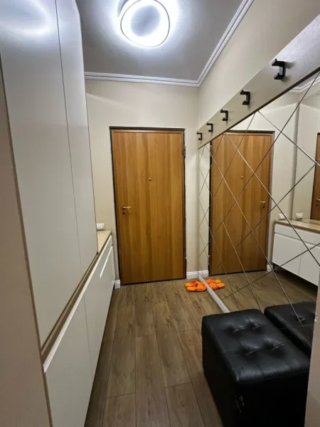 Tirane, jepet me qera apartament 1+1 Kati 5, 70 m² 600 € (BULEVARDI ZOGU I 1)