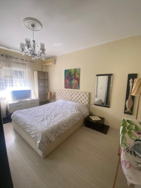 Durres, jepet me qera apartament 1+1+Aneks+Ballkon Kati 2, 55 m² 400 € (Gjykata)