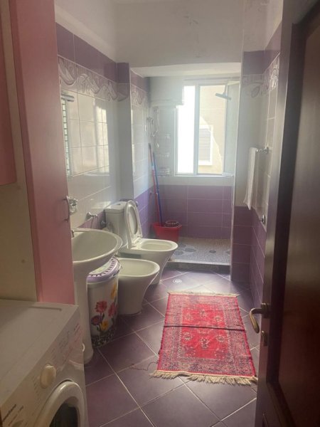 Durres, jepet me qera apartament 1+1+Aneks+Ballkon Kati 2, 55 m² 400 € (Gjykata)