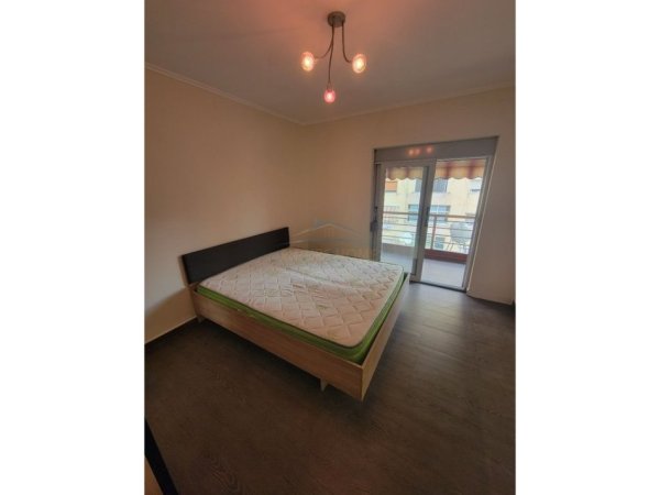 Tirane, jepet me qera apartament 1+1 Kati 3, 58 m² 450 € (Brryli)