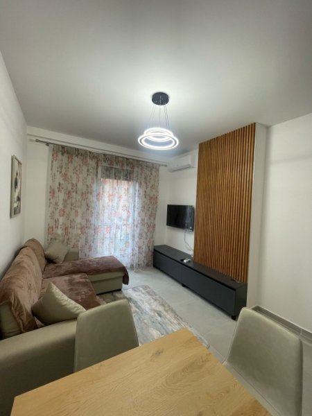 Tirane, jepet me qera apartament 1+1+Ballkon Kati 3, 50 m² 600 € (Shkolla e Kuqe)