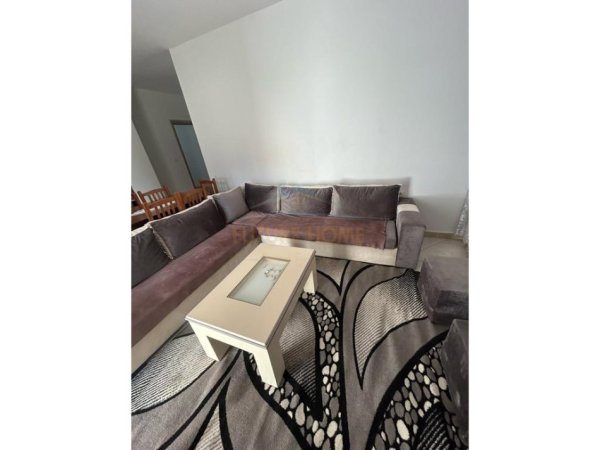 Tirane, jepet me qera apartament 2+1 Kati 3, 87 m² 380 € (Shkoze)